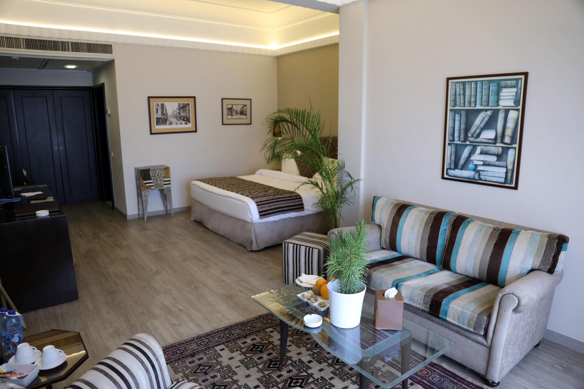 Warwick Palm Beach Hotel Beirut Exteriör bild