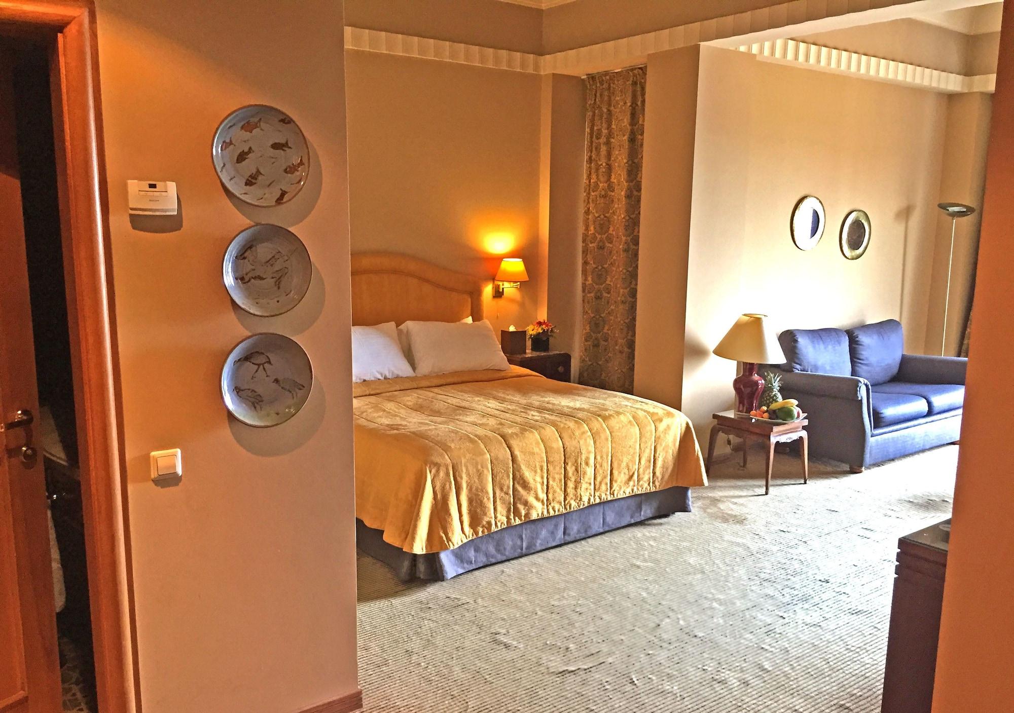 Warwick Palm Beach Hotel Beirut Exteriör bild
