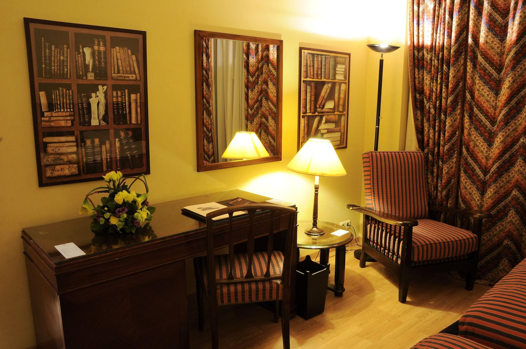 Warwick Palm Beach Hotel Beirut Exteriör bild