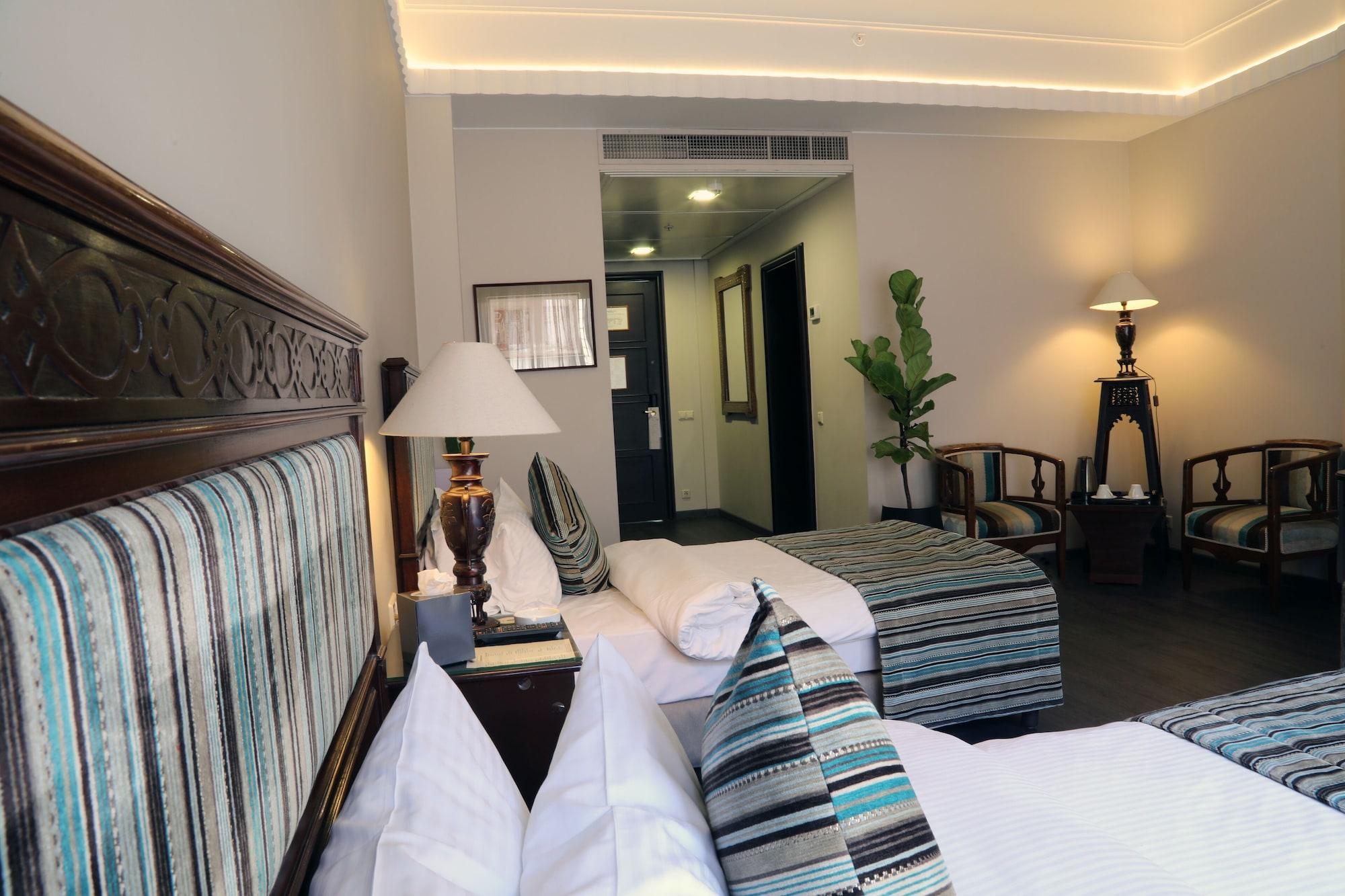 Warwick Palm Beach Hotel Beirut Exteriör bild