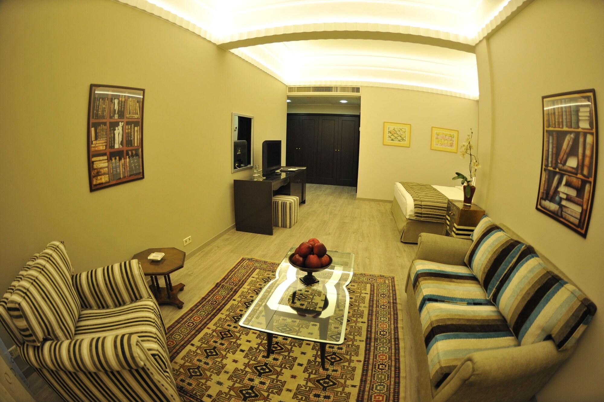 Warwick Palm Beach Hotel Beirut Exteriör bild