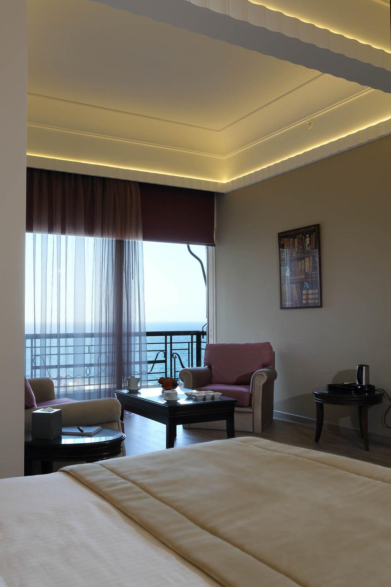Warwick Palm Beach Hotel Beirut Exteriör bild