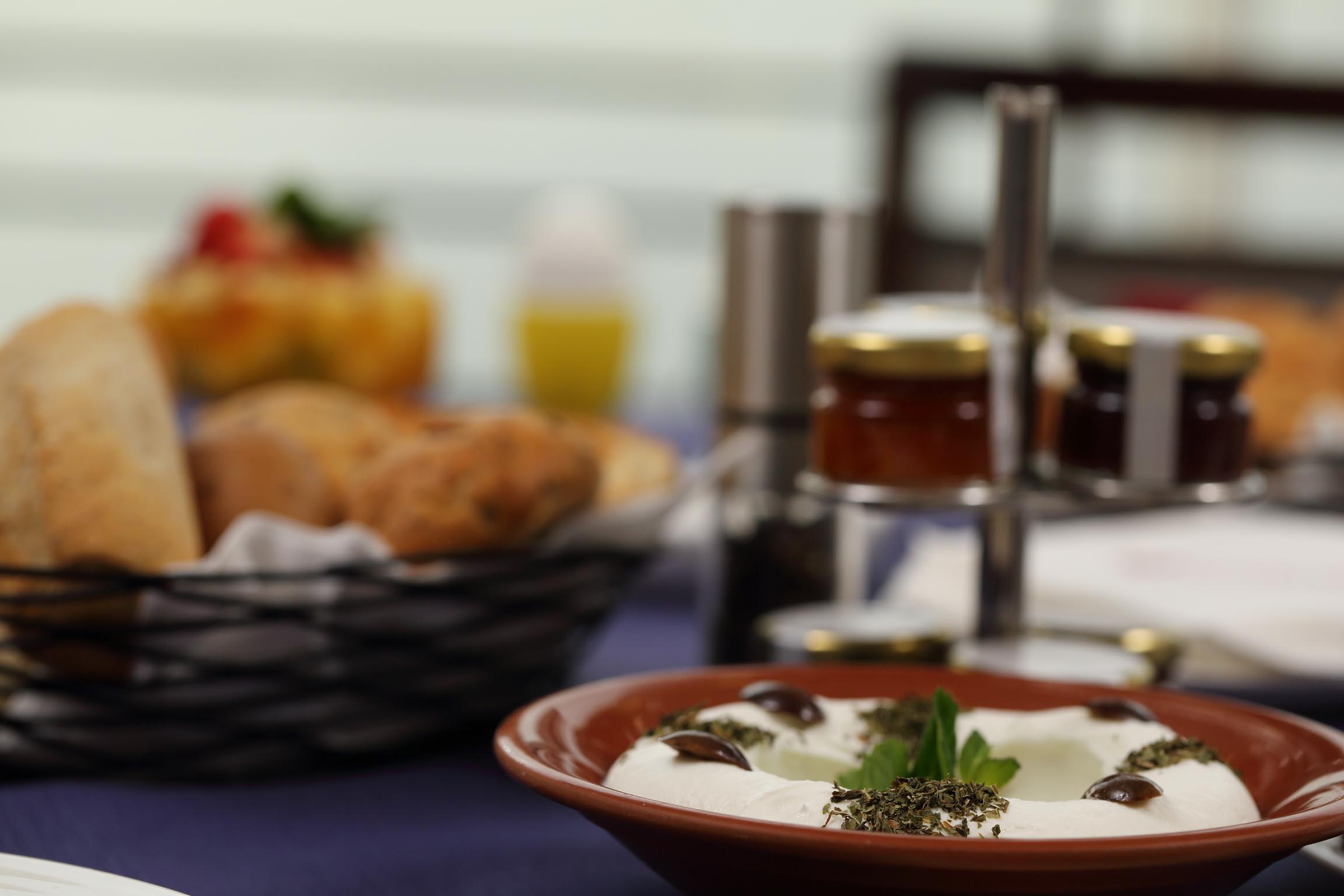 Warwick Palm Beach Hotel Beirut Exteriör bild