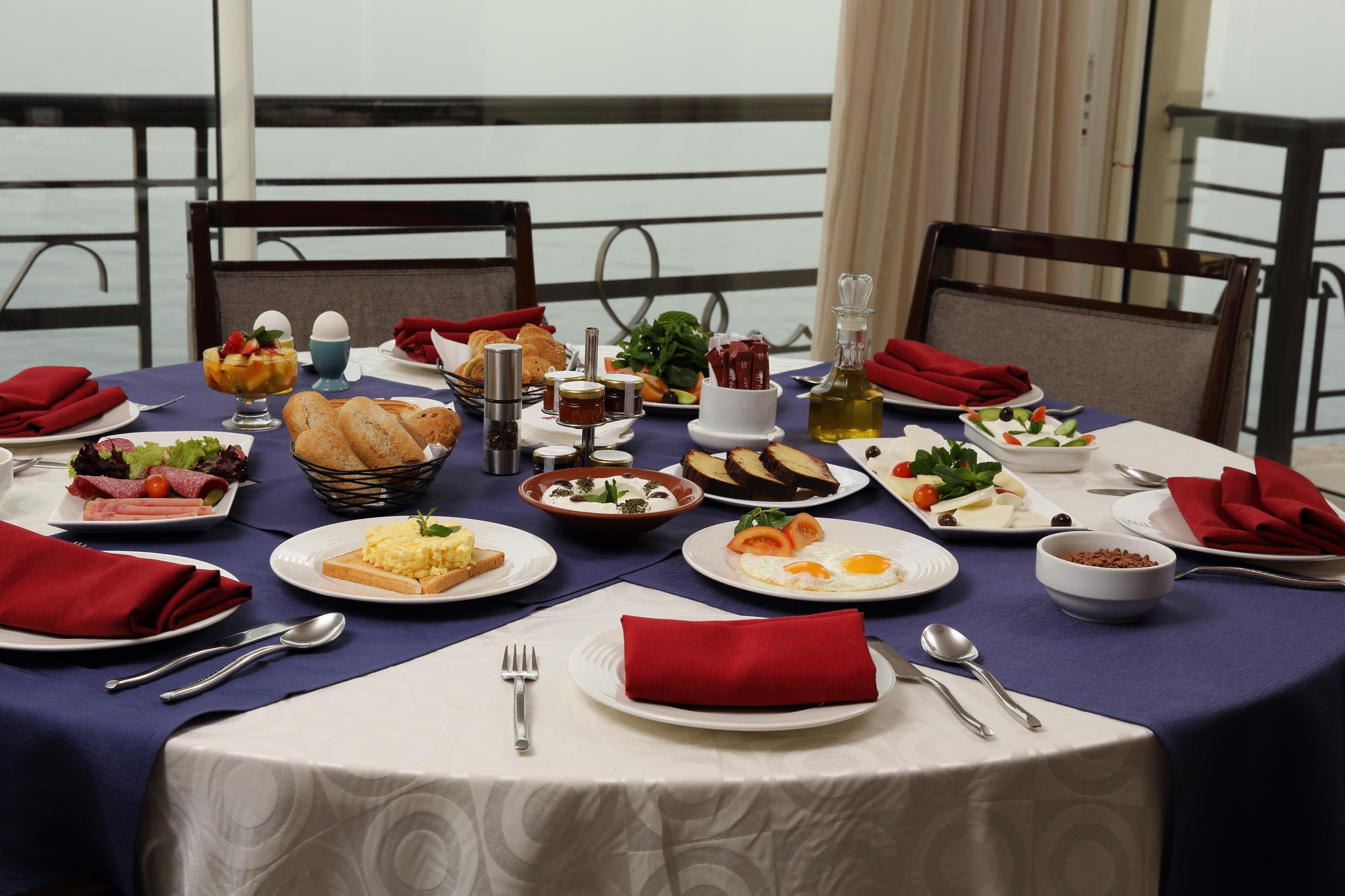 Warwick Palm Beach Hotel Beirut Exteriör bild