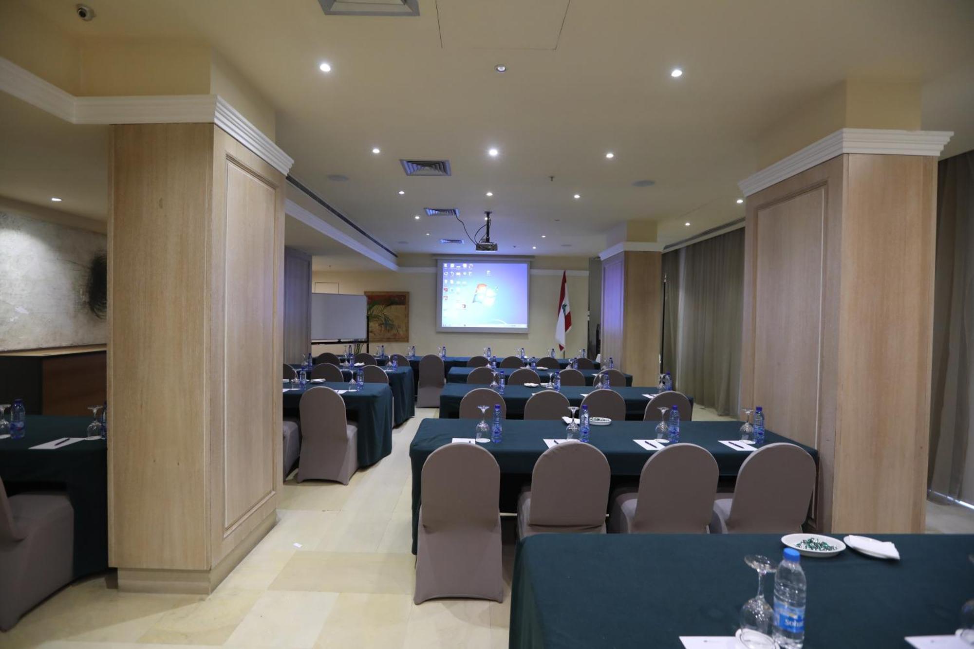 Warwick Palm Beach Hotel Beirut Exteriör bild