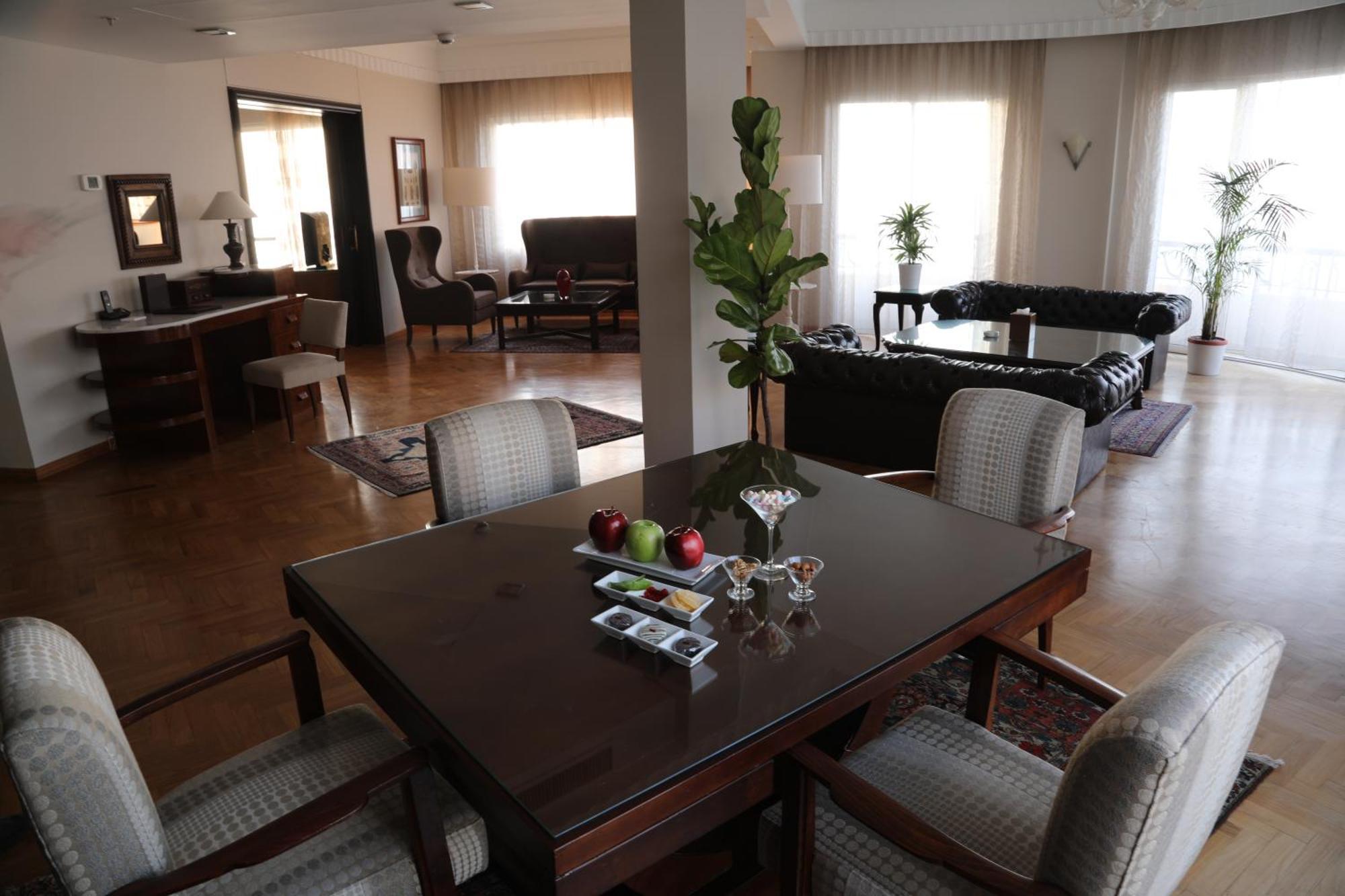 Warwick Palm Beach Hotel Beirut Exteriör bild