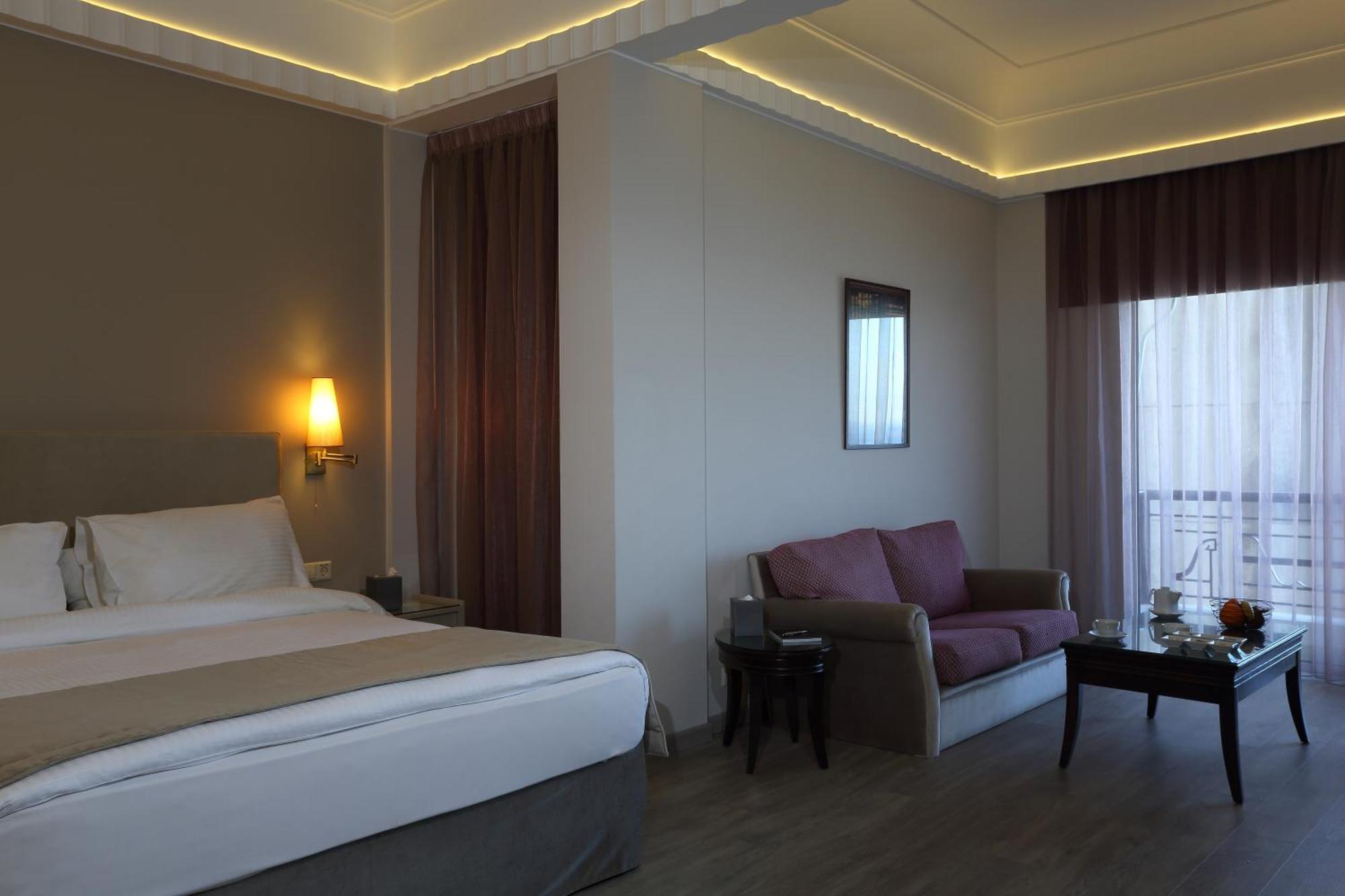 Warwick Palm Beach Hotel Beirut Exteriör bild