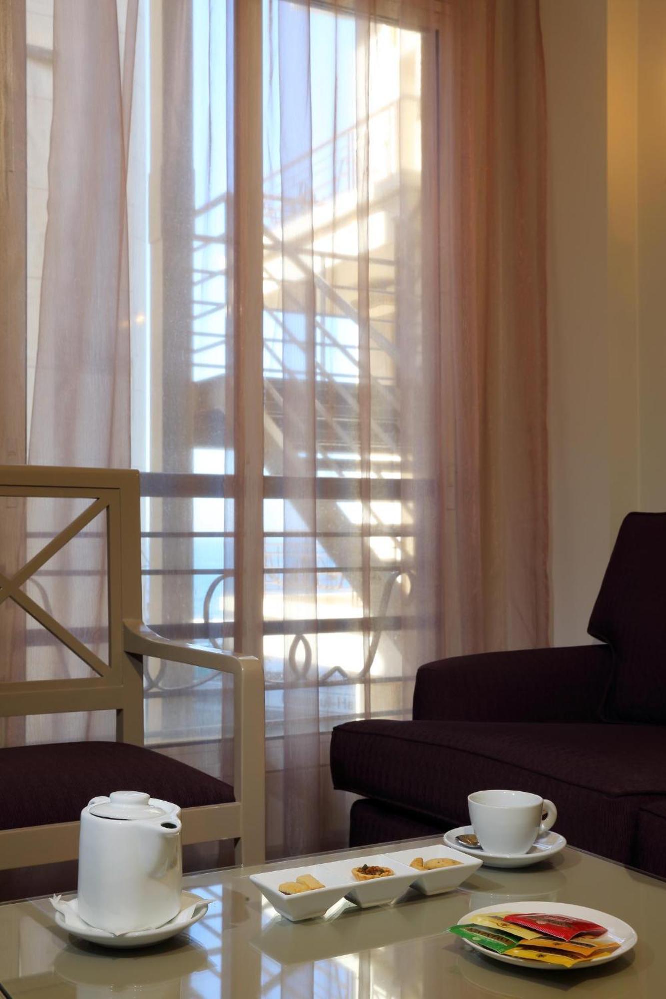 Warwick Palm Beach Hotel Beirut Rum bild